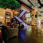 Art & Apartment